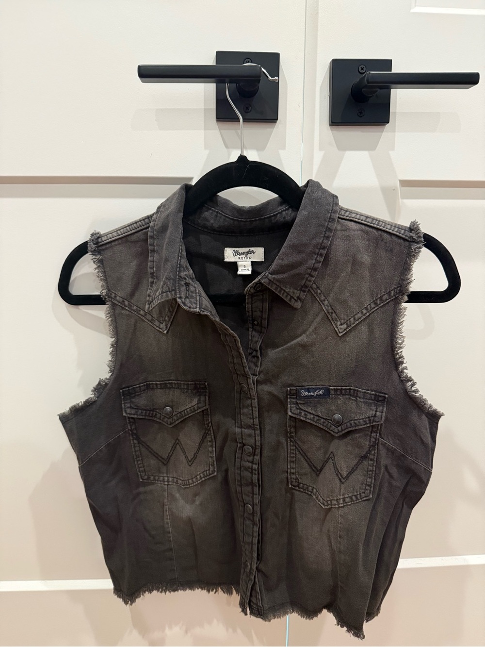 Wrangler Women's Gray Frayed Denim Crop Vest
